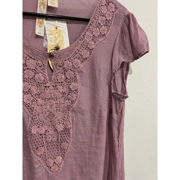 Adiva NWT Womens Mauve Short Sleeve Top Crochet Lace Detail Sz Medium - Picture 4 of 10